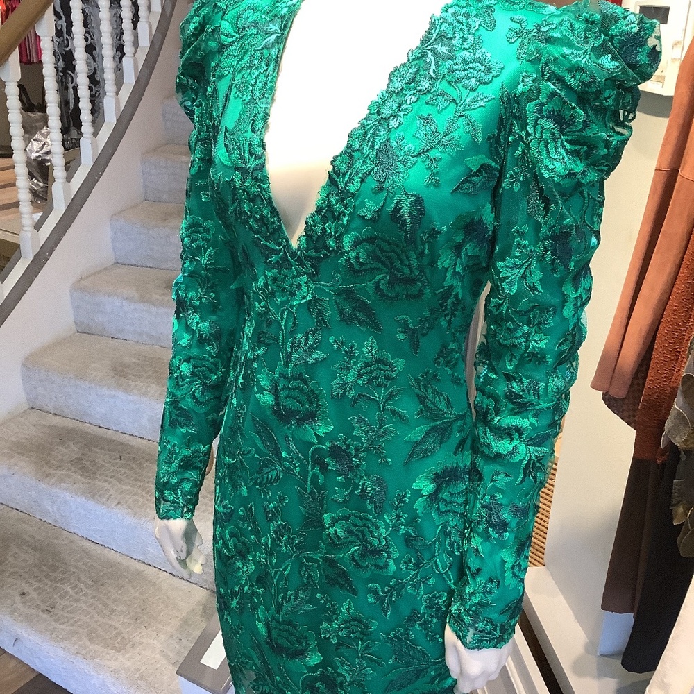fresh gorgeous take on elegant. this lace beauty is complete w plunging neckline
